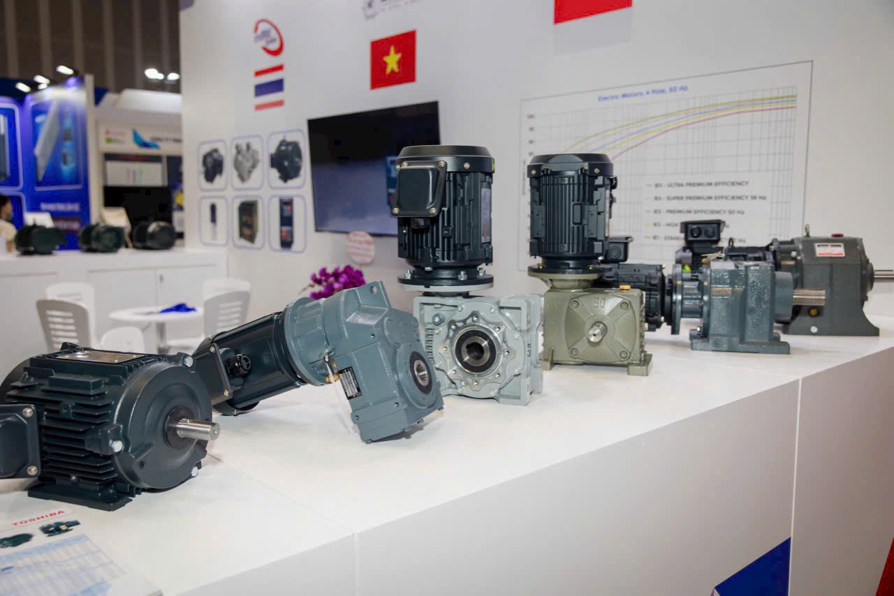 Toshiba X Ngọc Tiên Tại Vietnam ETE & Greenergy Expo 2025