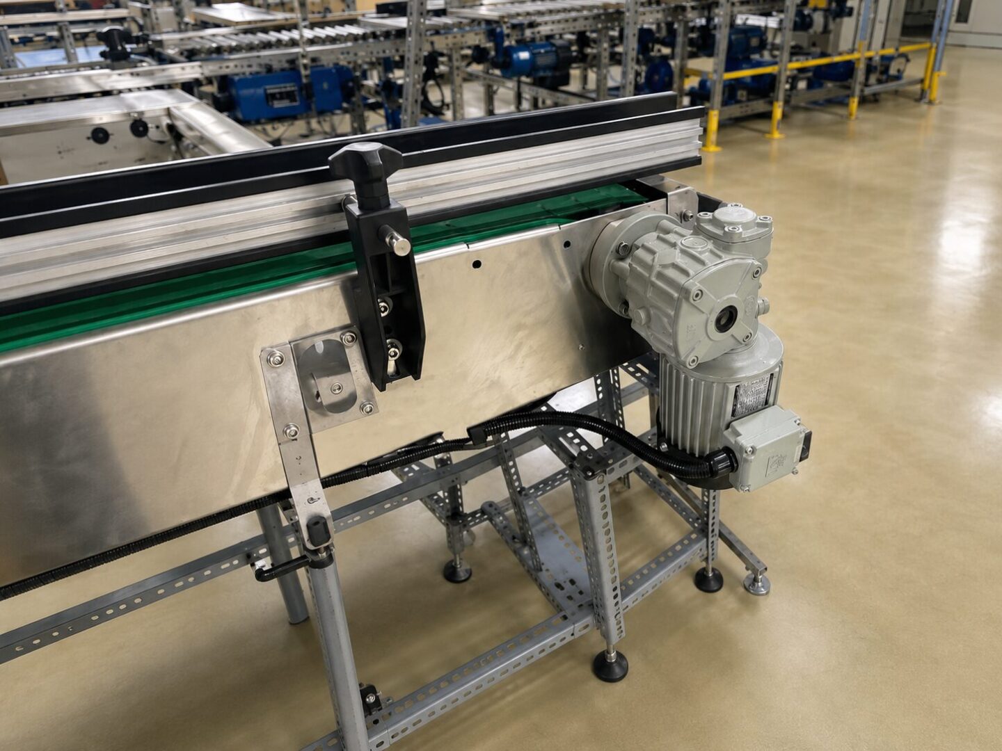 motor giảm tốc liming ứng dụng băng tải công nghiệp